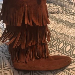 Minnetonka 3 layer fringe boots size 10